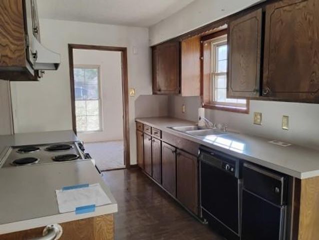 210 Red Oak Street, Livingston, TX 77351