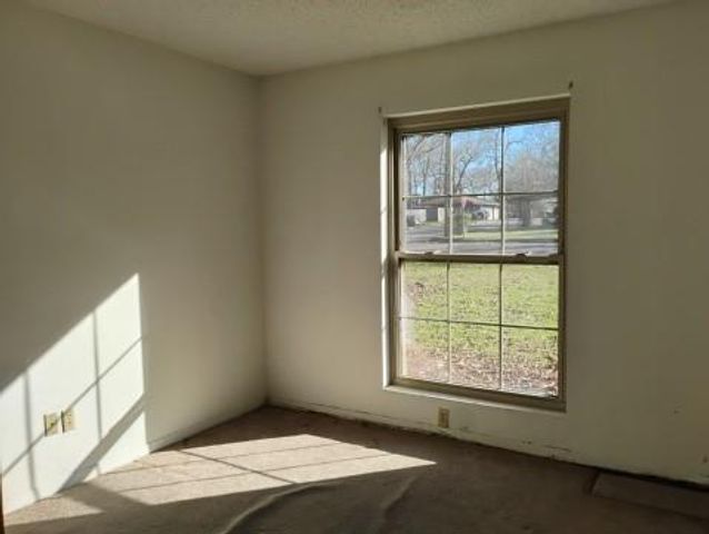 210 Red Oak Street, Livingston, TX 77351