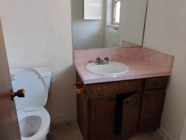 210 Red Oak Street, Livingston, TX 77351