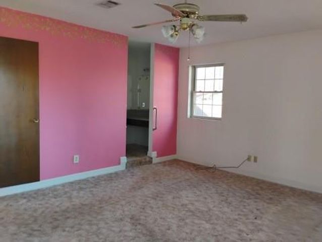 210 Red Oak Street, Livingston, TX 77351