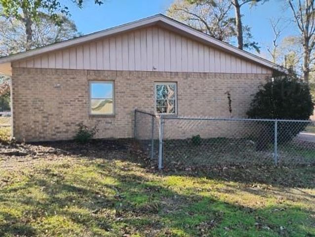 210 Red Oak Street, Livingston, TX 77351