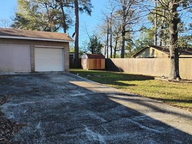 210 Red Oak Street, Livingston, TX 77351