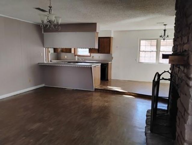 210 Red Oak Street, Livingston, TX 77351