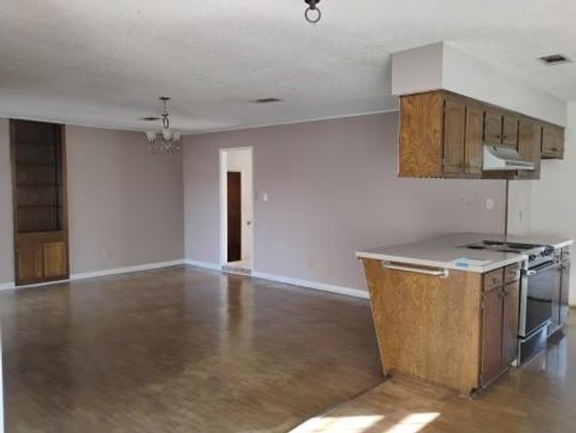 210 Red Oak Street, Livingston, TX 77351