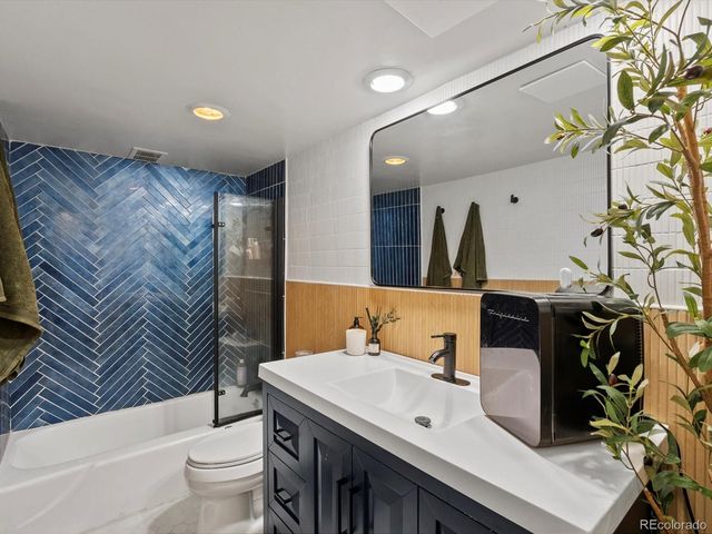 790 N Washington Street 206, Denver, CO 80203