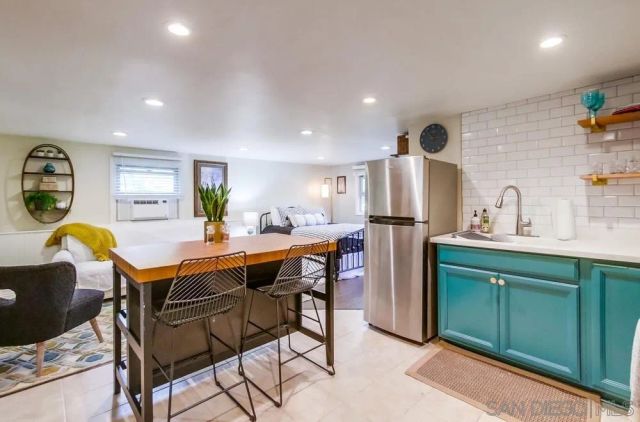 5438 Gilbert Dr C, San Diego, CA 92115