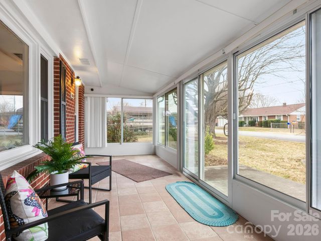 608 S Buena Vista Drive, Hendersonville, NC 28792