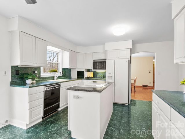 608 S Buena Vista Drive, Hendersonville, NC 28792