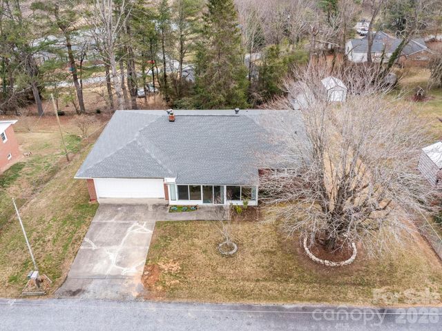 608 S Buena Vista Drive, Hendersonville, NC 28792