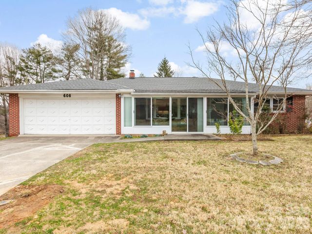 608 S Buena Vista Drive, Hendersonville, NC 28792