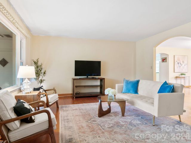 608 S Buena Vista Drive, Hendersonville, NC 28792