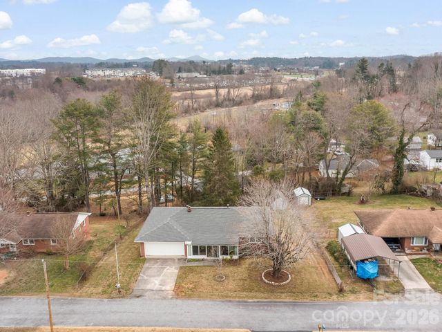 608 S Buena Vista Drive, Hendersonville, NC 28792