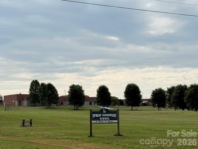 608 S Buena Vista Drive, Hendersonville, NC 28792