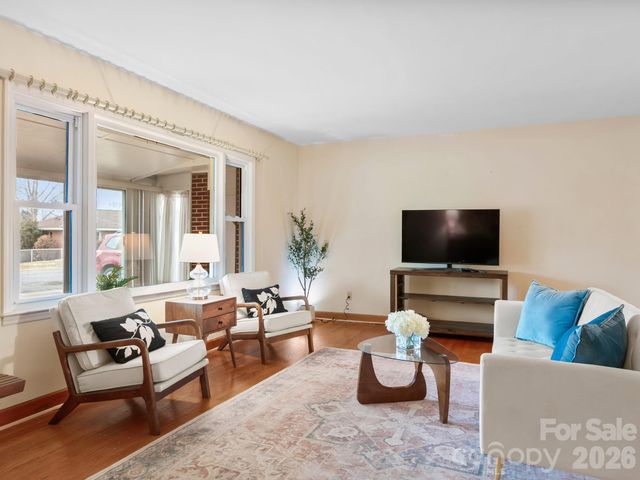 608 S Buena Vista Drive, Hendersonville, NC 28792