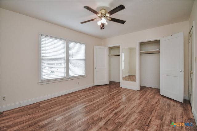 904 E Mistletoe Avenue, Victoria, TX 77901