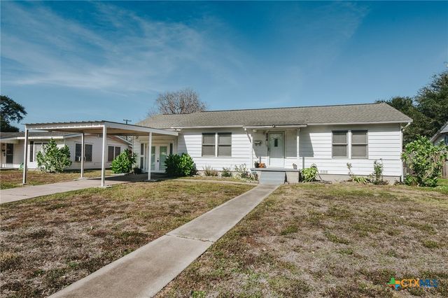 904 E Mistletoe Avenue, Victoria, TX 77901