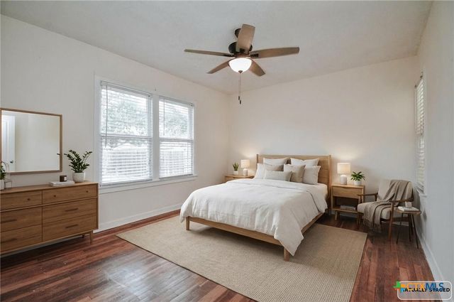 904 E Mistletoe Avenue, Victoria, TX 77901