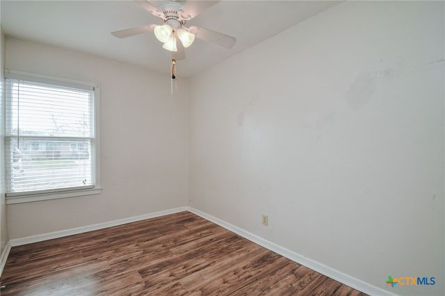 904 E Mistletoe Avenue, Victoria, TX 77901