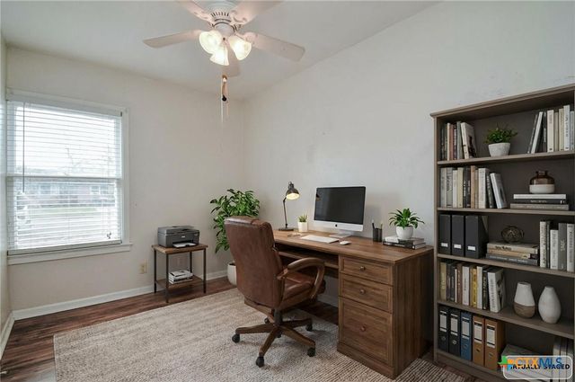 904 E Mistletoe Avenue, Victoria, TX 77901