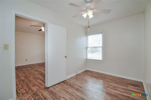 904 E Mistletoe Avenue, Victoria, TX 77901