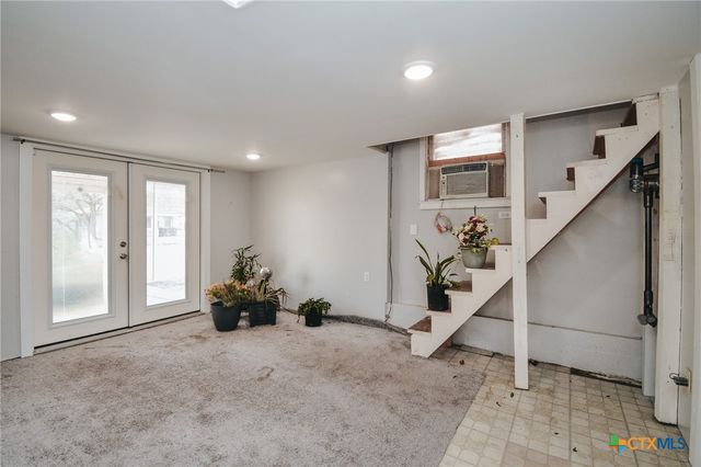 904 E Mistletoe Avenue, Victoria, TX 77901