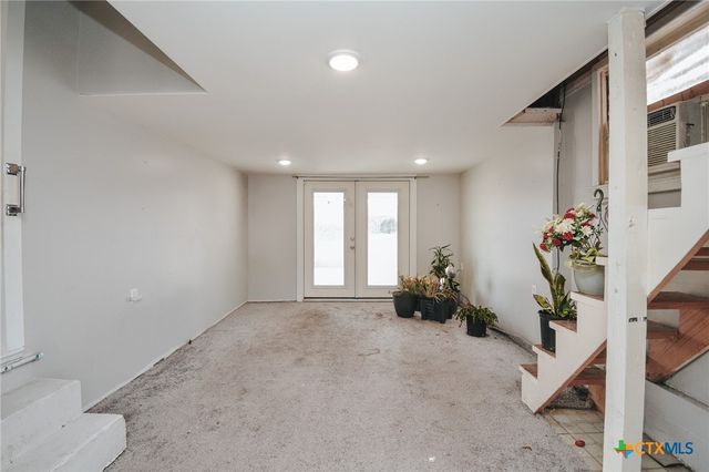 904 E Mistletoe Avenue, Victoria, TX 77901