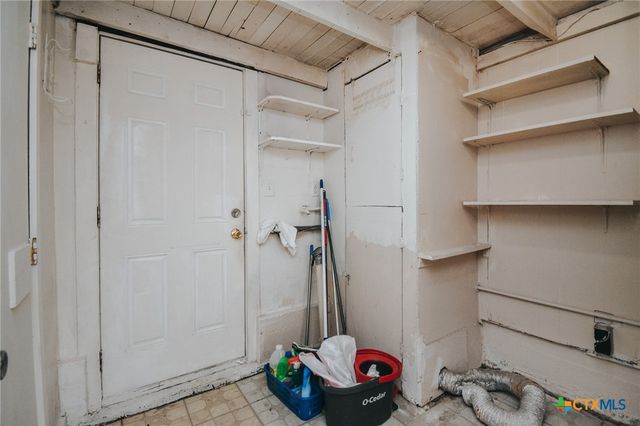 904 E Mistletoe Avenue, Victoria, TX 77901