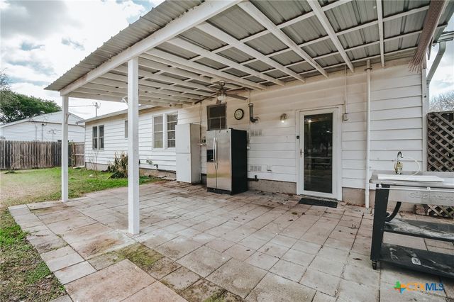 904 E Mistletoe Avenue, Victoria, TX 77901