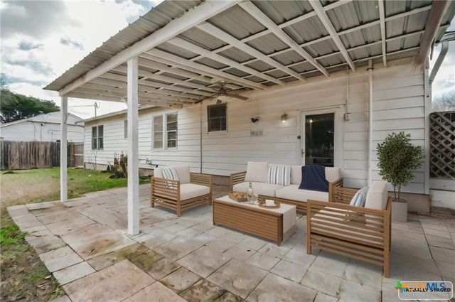 904 E Mistletoe Avenue, Victoria, TX 77901