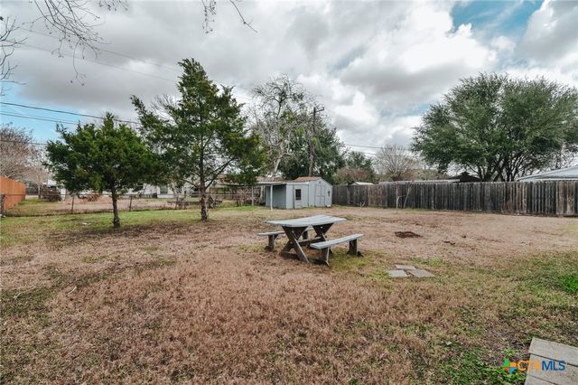 904 E Mistletoe Avenue, Victoria, TX 77901