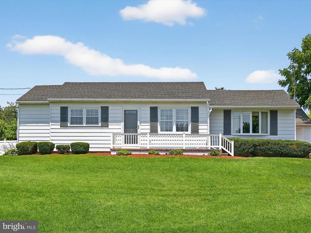 46 LEVEN RD, Gordonville, PA 17529