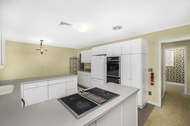 11 Strawberry Hill Road, Bedford, NH 03110