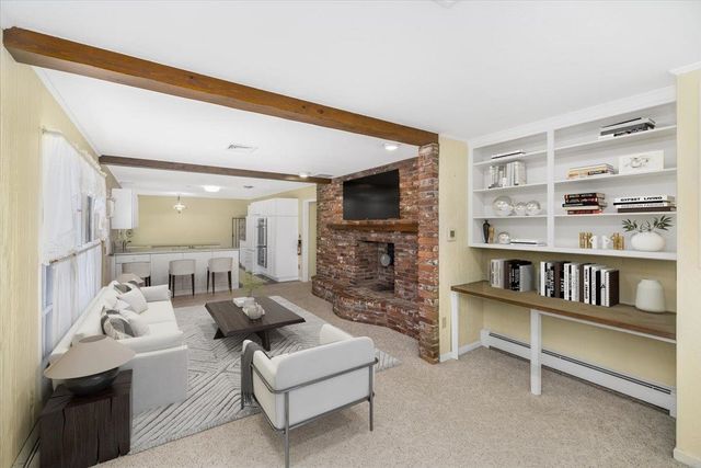 11 Strawberry Hill Road, Bedford, NH 03110