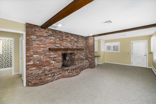 11 Strawberry Hill Road, Bedford, NH 03110