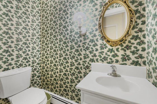 11 Strawberry Hill Road, Bedford, NH 03110