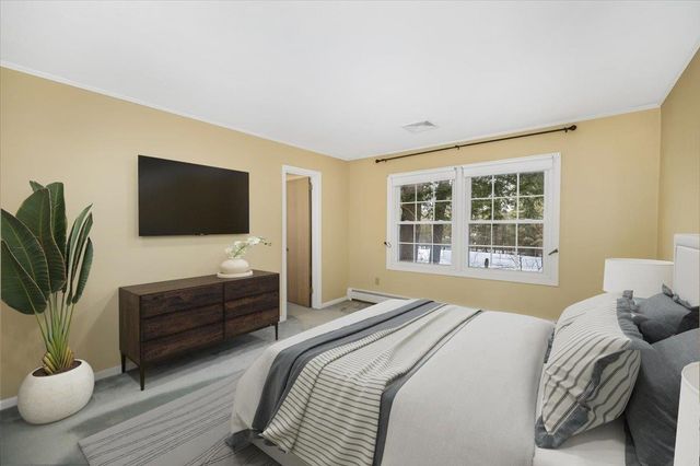 11 Strawberry Hill Road, Bedford, NH 03110