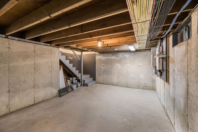 11 Strawberry Hill Road, Bedford, NH 03110