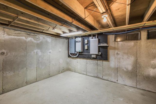 11 Strawberry Hill Road, Bedford, NH 03110