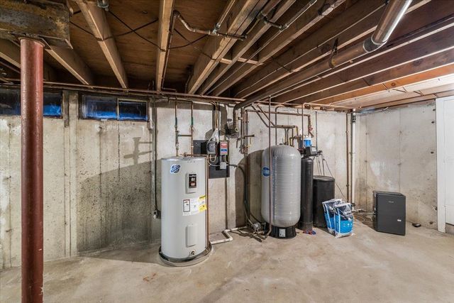 11 Strawberry Hill Road, Bedford, NH 03110