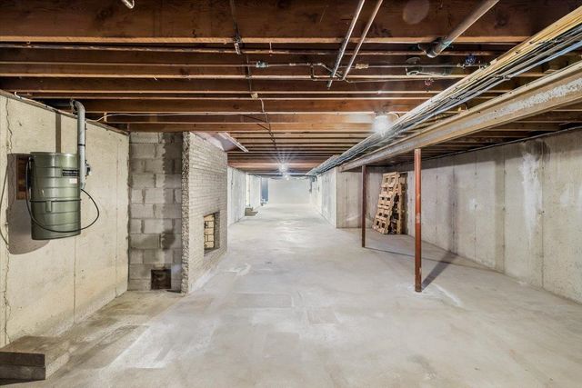 11 Strawberry Hill Road, Bedford, NH 03110