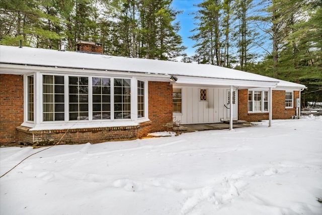 11 Strawberry Hill Road, Bedford, NH 03110
