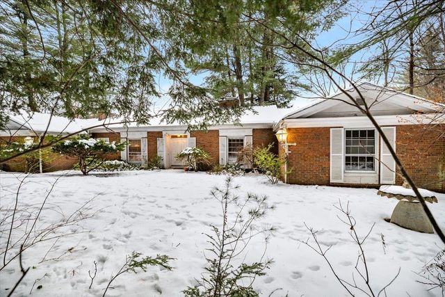 11 Strawberry Hill Road, Bedford, NH 03110