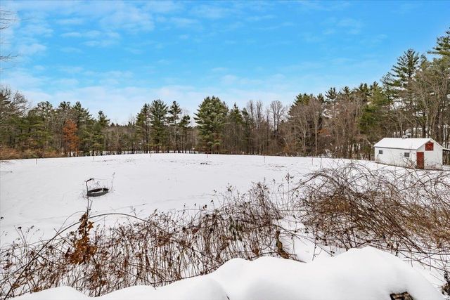 11 Strawberry Hill Road, Bedford, NH 03110