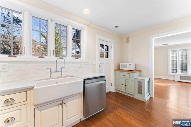 57 Pomander Walk, Ridgewood, NJ 07450