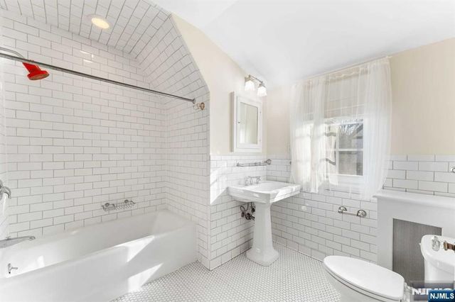 57 Pomander Walk, Ridgewood, NJ 07450