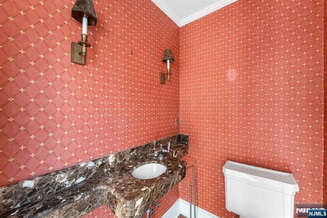 57 Pomander Walk, Ridgewood, NJ 07450