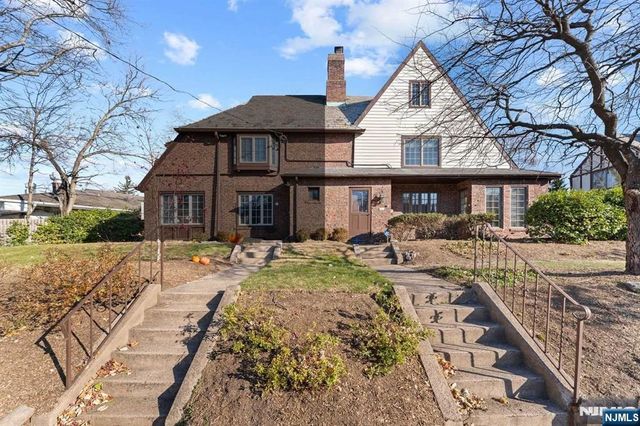 57 Pomander Walk, Ridgewood, NJ 07450