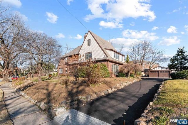 57 Pomander Walk, Ridgewood, NJ 07450