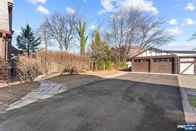 57 Pomander Walk, Ridgewood, NJ 07450