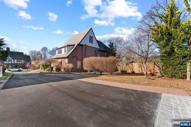 57 Pomander Walk, Ridgewood, NJ 07450